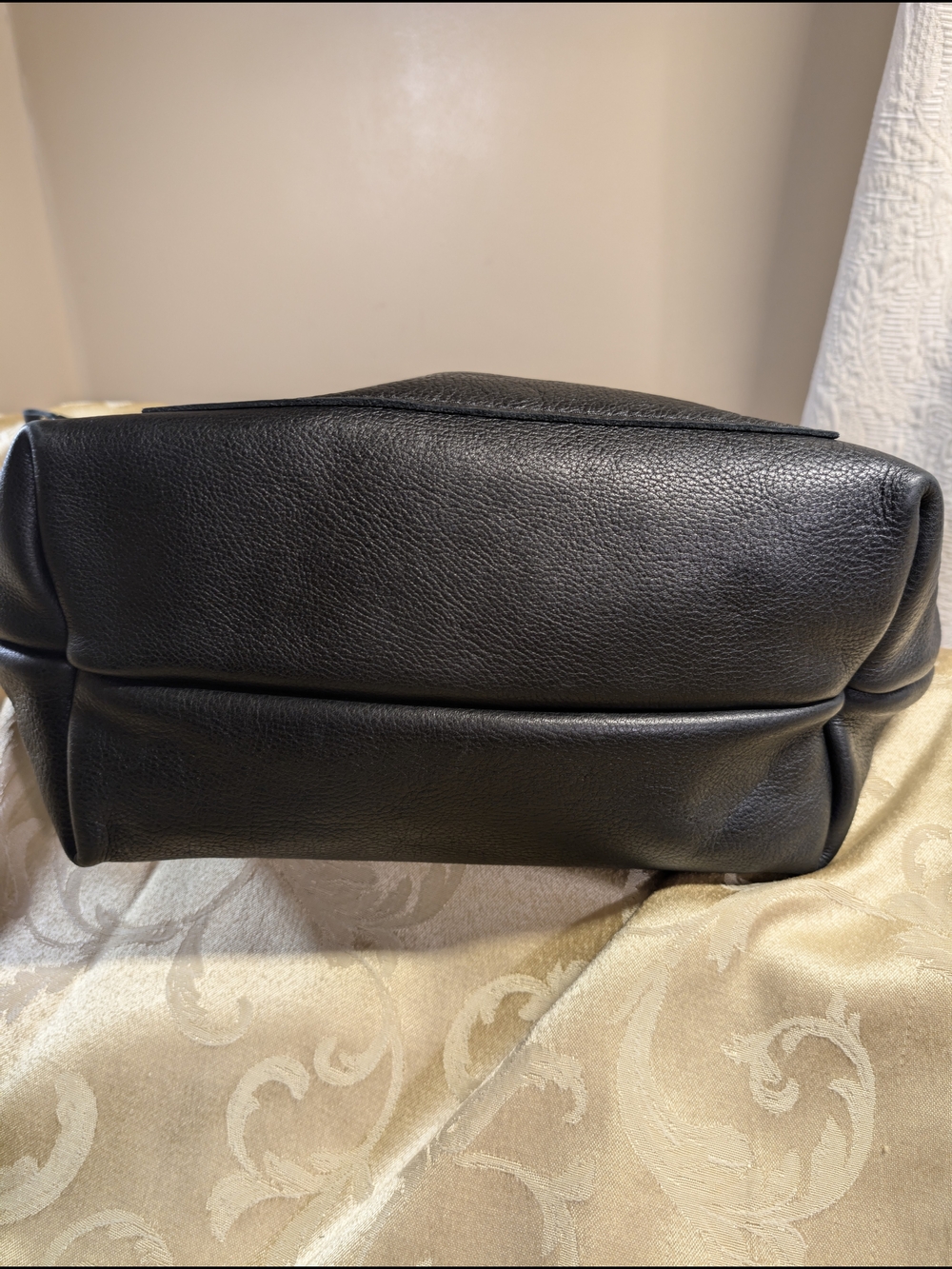 Portland Leather Classic Black Leather Zip Tote Bag - Timeless Everyday Carry - Picture 3 of 5